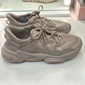 ADIDAS || Ozweego Sneakers